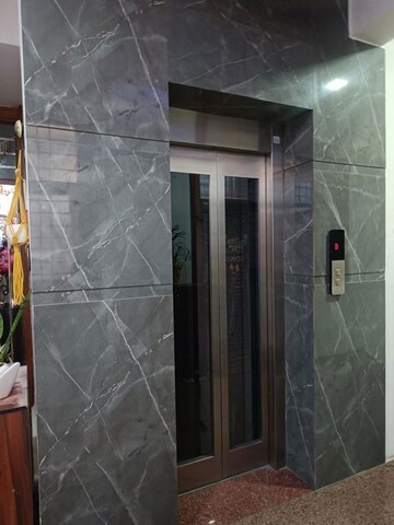 Lift in 3 BHK Apartment at Sector 19b Dwarka – for Sale