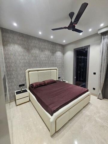 4 BHK Apartment For Sale in Anand Vihar