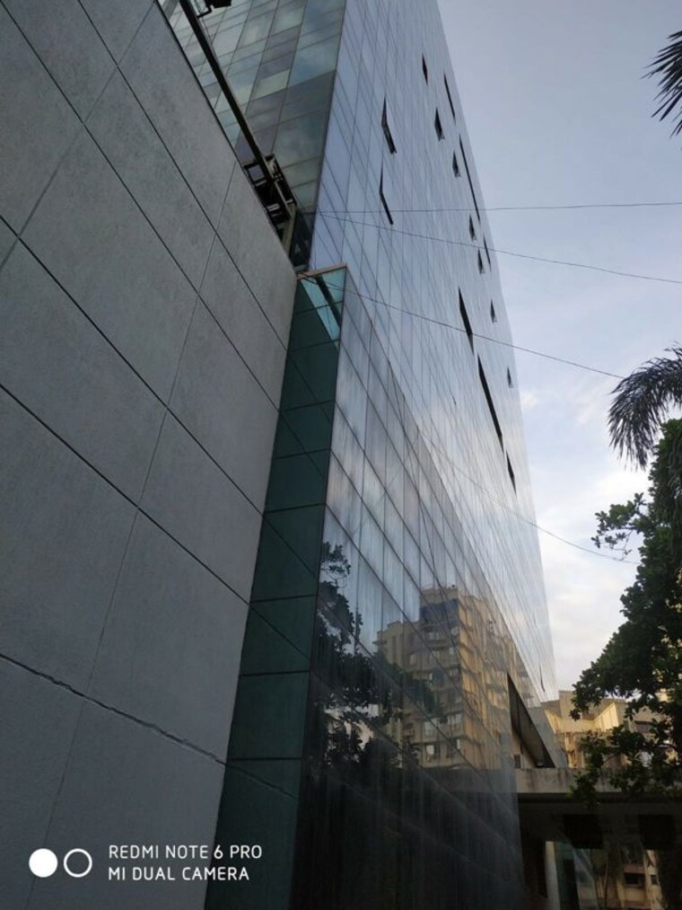 Balcony, malad west Commercial Office Space 1030 Sq.Ft. In Malad West Mumbai 9779155