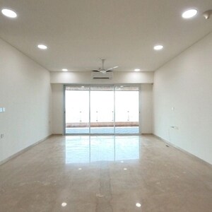 Room in 3 BHK Apartment at Lokhandwala Minerva Mahalaxmi, Arthur rd – for Rent