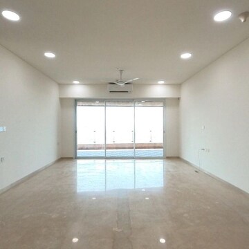 Room in 3 BHK Apartment at Lokhandwala Minerva Mahalaxmi, Arthur rd – for Rent