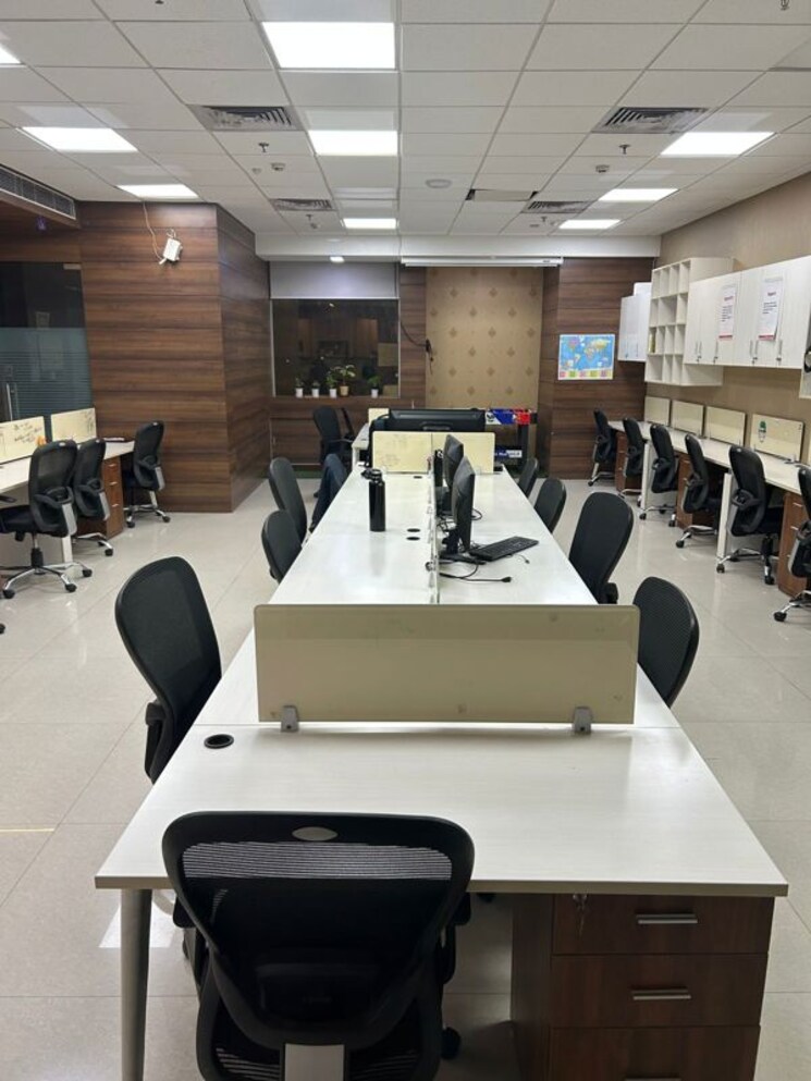 Team Area, grandslam-ithum Commercial Office Space 3600 Sq.Ft. In Sector 62 Noida 9777914