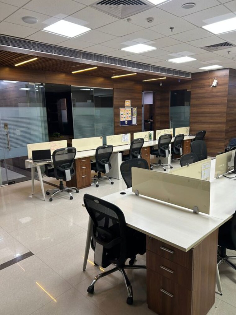 Team Area, grandslam-ithum Commercial Office Space 3600 Sq.Ft. In Sector 62 Noida 9777914