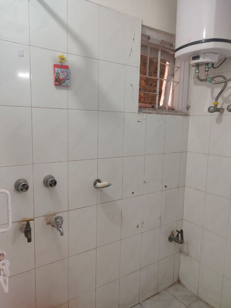 Bathroom, vasant kunj 1 Bedroom 550 Sq.Ft. Apartment In Vasant Kunj Delhi 9779046
