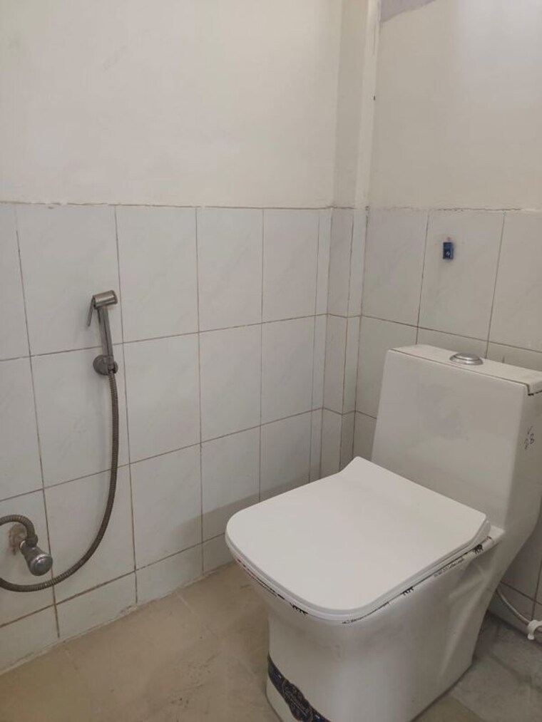 Bathroom, vasant kunj 1 Bedroom 550 Sq.Ft. Apartment In Vasant Kunj Delhi 9779046