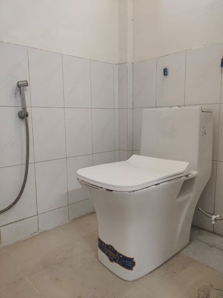 Bathroom, vasant kunj 1 Bedroom 550 Sq.Ft. Apartment In Vasant Kunj Delhi 9779046