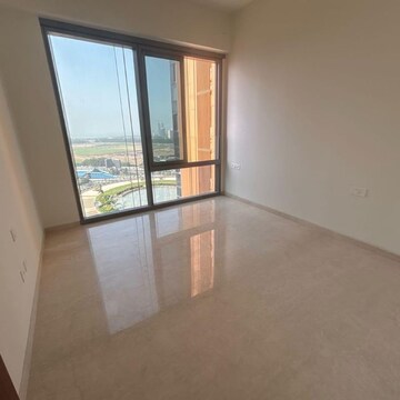 Room in 3 BHK Apartment at Piramal Mahalaxmi, Arthur rd – for Rent