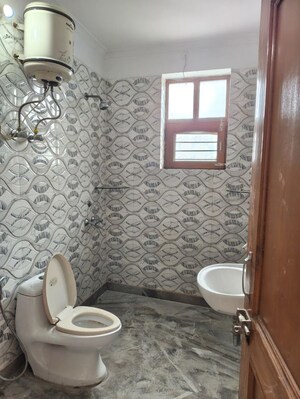 Bathroom in 1 BHK Builder Floor at Sector 38 – for Rent