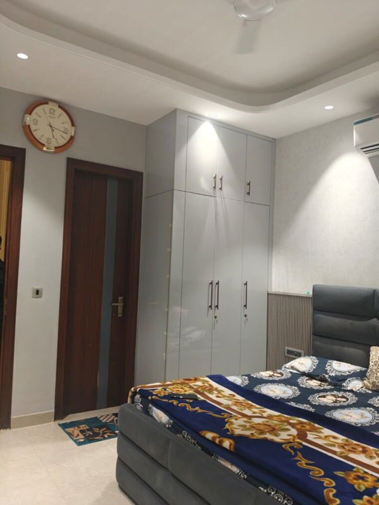 Bedroom, ansal-api-versalia 4 Bedroom 300 Sq.Yd. Builder Floor In Sector 67a Gurgaon 9779383