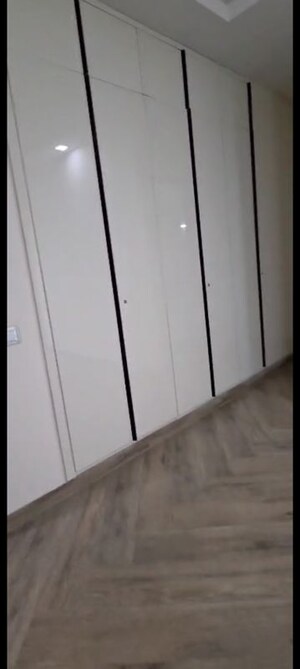 Furnished Amenities in 4 BHK Apartment at Uchdpl Veridia Oakwood Enclave, Wave City – for Rent