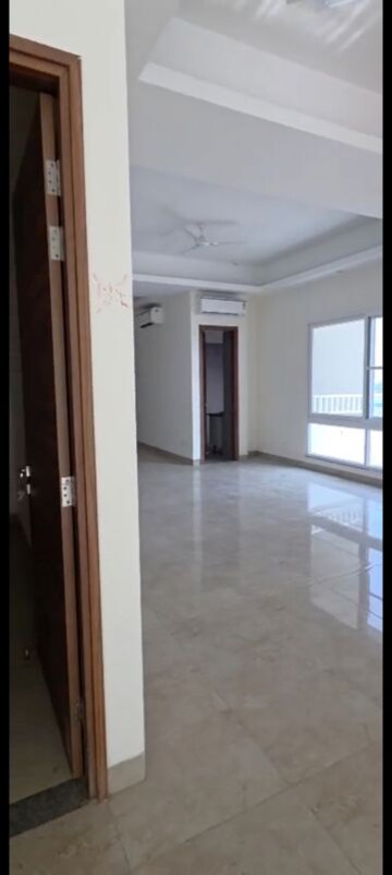 Room in 4 BHK Apartment at Uchdpl Veridia Oakwood Enclave, Wave City – for Rent