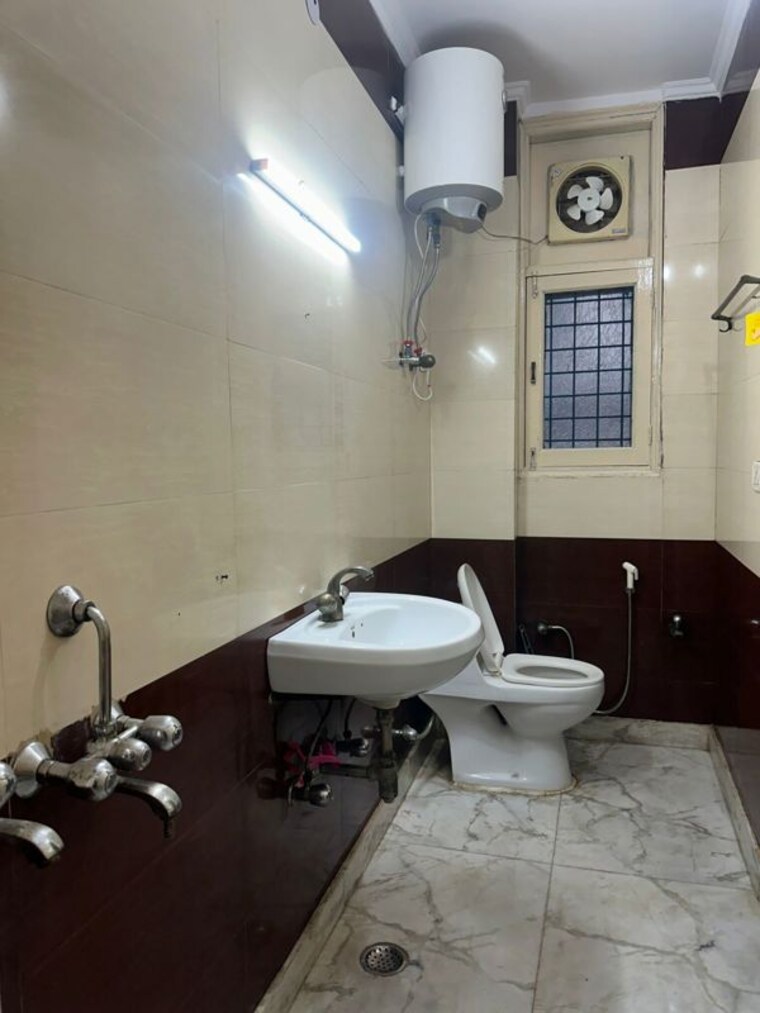 Attached Bathroom, sector 5 wave city 1 Bedroom 552 Sq.Ft. Builder Floor In Sector 5 Wave City Ghaziabad 9779425