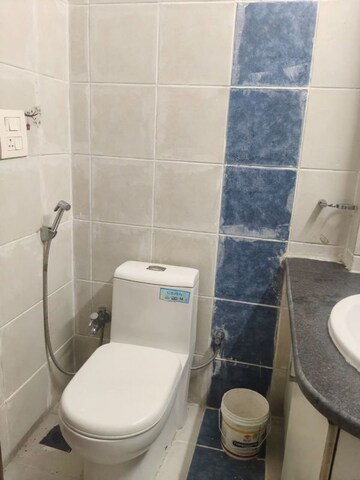Bathroom in 4 BHK Apartment at Parsvnath Planet, Gomti Nagar – for Rent
