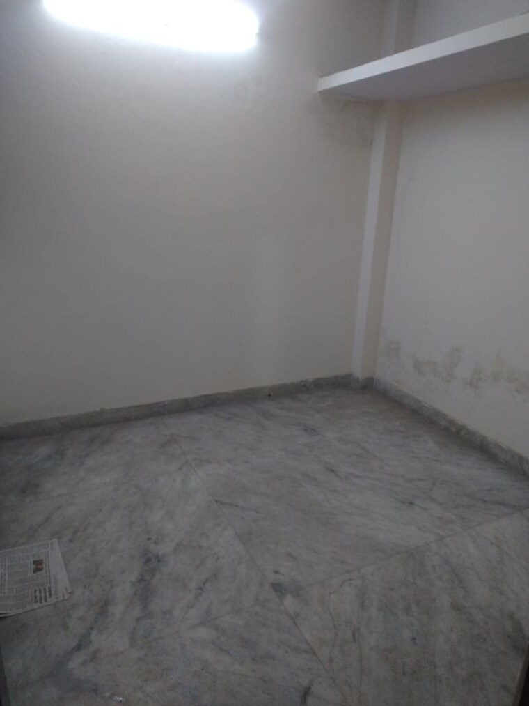 Room, govindpuri 1.5 Bedroom 35 Sq.Yd. Builder Floor In Govindpuri Delhi 9779617