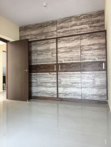 Room in 3 BHK Apartment at Rajnigandha CHS Vasant Vihar, Vasant Vihar – for Rent