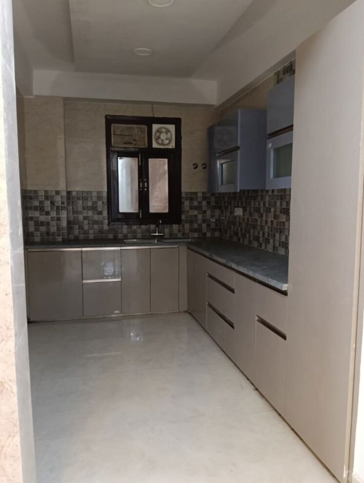 Room, sultanpur 3 Bedroom 125 Sq.Ft. Apartment In Sultanpur Delhi 9779733