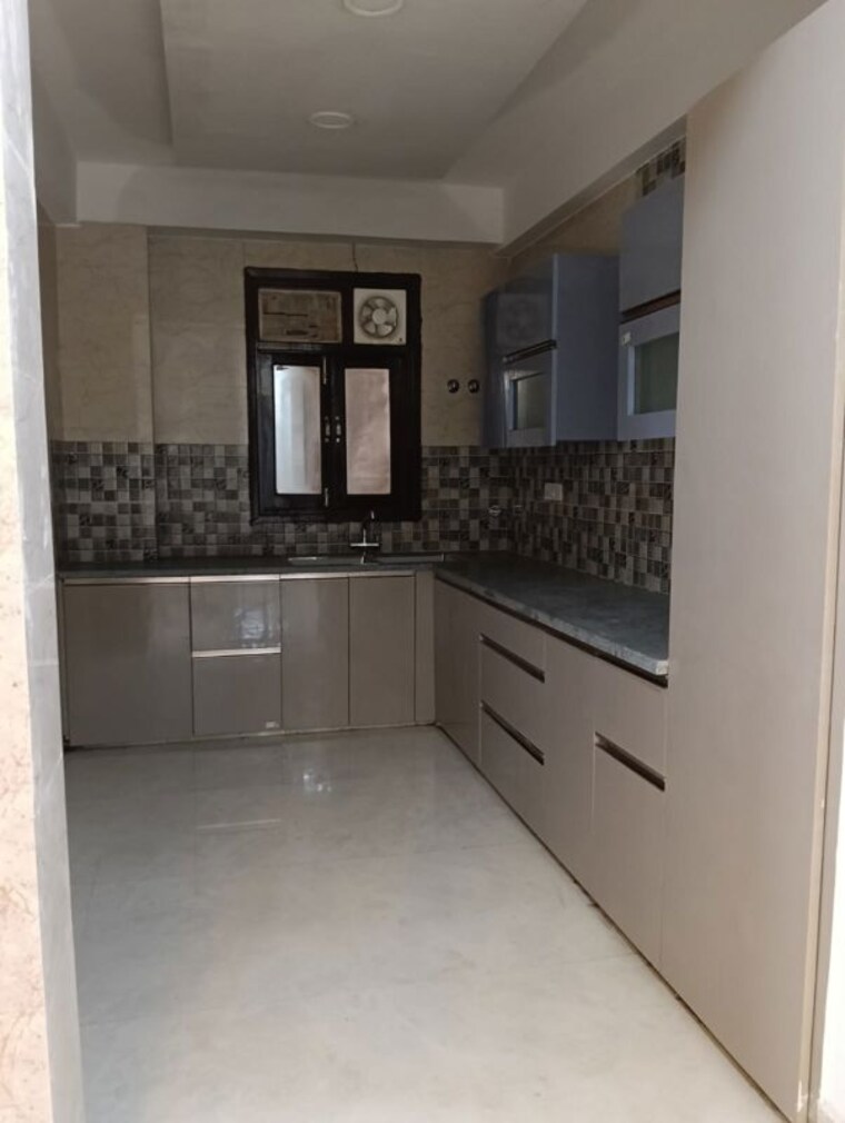 Room, sultanpur 3 Bedroom 125 Sq.Ft. Apartment In Sultanpur Delhi 9779733