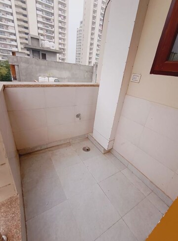Bathroom in 1 BHK Builder Floor at Sector 47 – for Rent