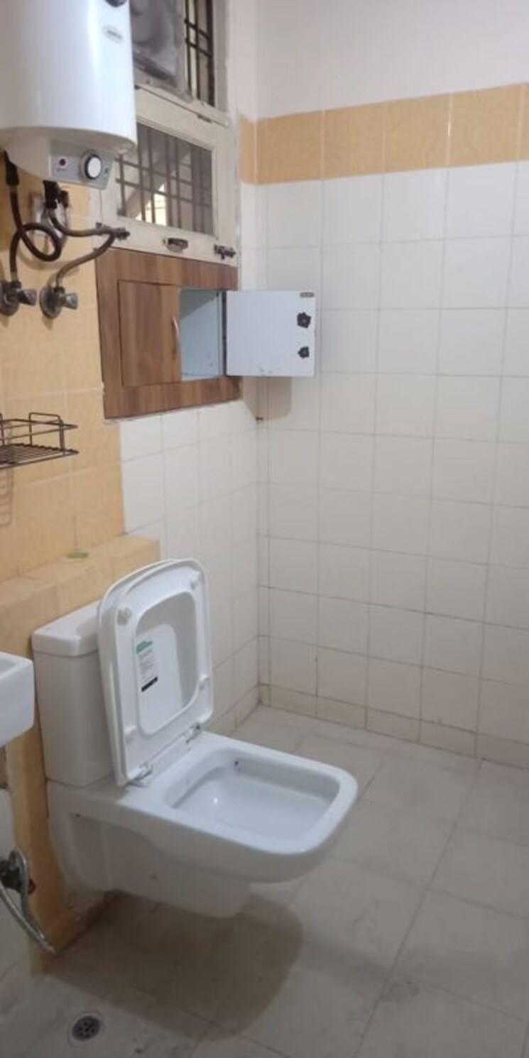 Bathroom, omaxe-heights 2 Bedroom 1500 Sq.Ft. Apartment In Sector 86 Faridabad 9779819