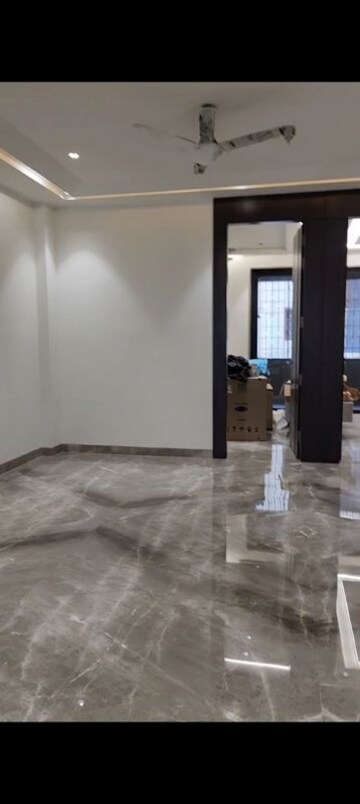 Room in 3 BHK Apartment at Pitampura – for Rent