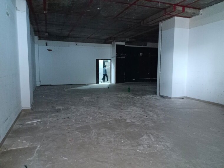 Terrace, malad west Commercial Office Space 3700 Sq.Ft. In Malad West Mumbai 9779833