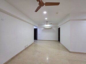 Room in 4 BHK Apartment at Conscient Heritage One, Sector 63 – for Rent