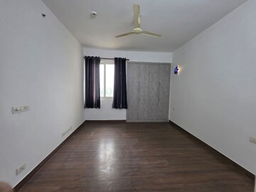 Room in 3.5 BHK Apartment at Conscient Heritage One, Sector 63 – for Rent