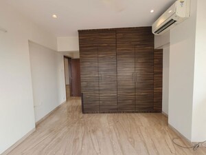 Room in 3 BHK Apartment at Santacruz East – for Rent