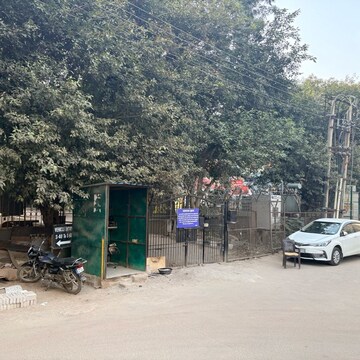 Parking in 4 BHK Builder Floor at Uppal Southend, Sector 49 – for Sale