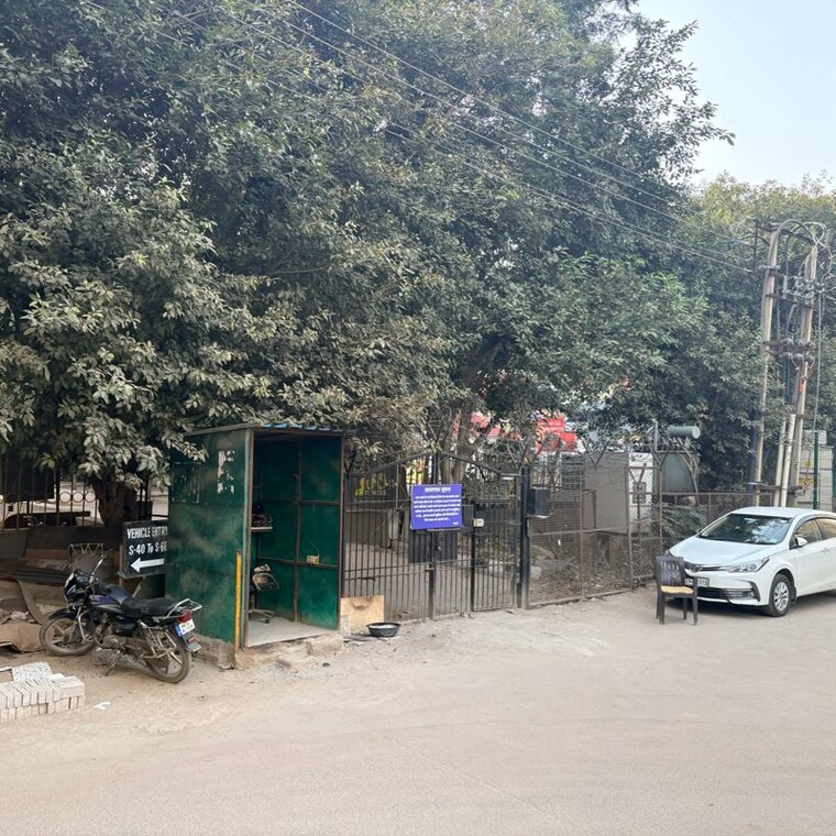  Parking, uppal-southend 4 Bedroom 320 Sq.Ft. Builder Floor In Sector 49 Gurgaon 9779930