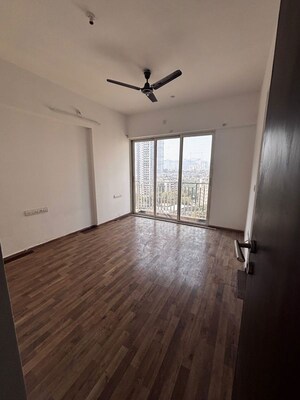 Room in 3 BHK Apartment at The Wadhwa Platina, Kolshet Road – for Rent