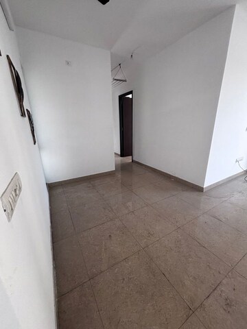 Room in 3 BHK Apartment at The Wadhwa Platina, Kolshet Road – for Rent