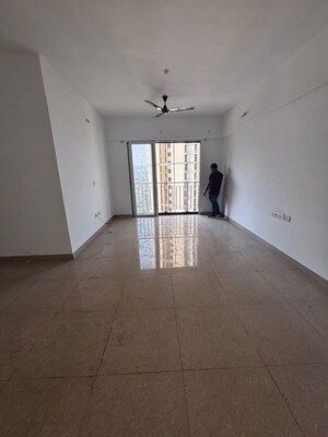 Room in 3 BHK Apartment at The Wadhwa Platina, Kolshet Road – for Rent