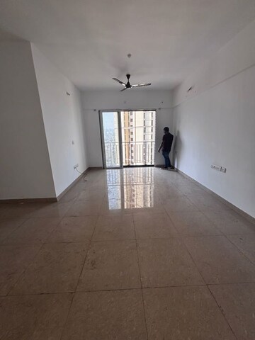 Room in 3 BHK Apartment at The Wadhwa Platina, Kolshet Road – for Rent
