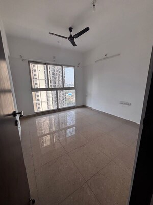 Room in 3 BHK Apartment at The Wadhwa Platina, Kolshet Road – for Rent
