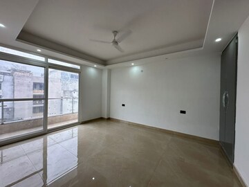 Room in 4 BHK Builder Floor at Saket – for Rent