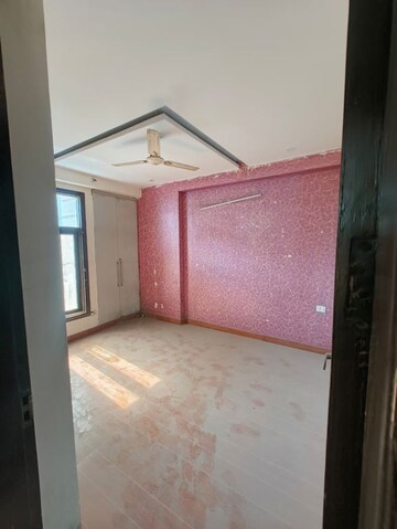 Room in 4 BHK Builder Floor at Saket – for Rent