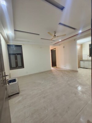 Room in 4 BHK Builder Floor at Saket – for Rent