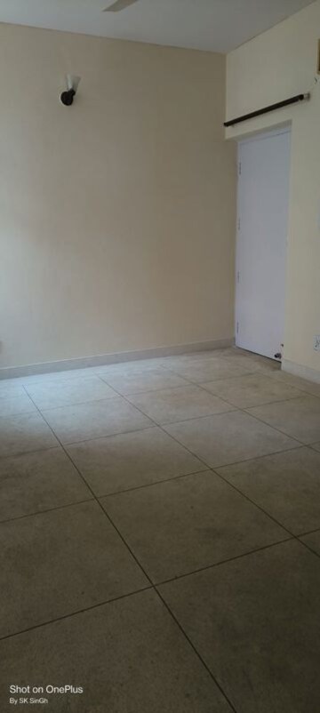 Room in 3 BHK Apartment at Sector 12 Dwarka – for Rent