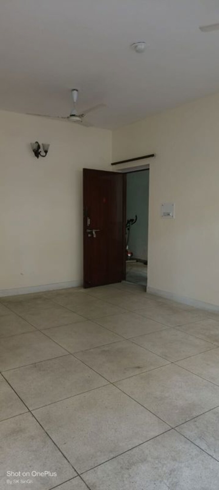 Room, sector 12 dwarka 3 Bedroom 1650 Sq.Ft. Apartment In Sector 12 Dwarka Delhi 9779925