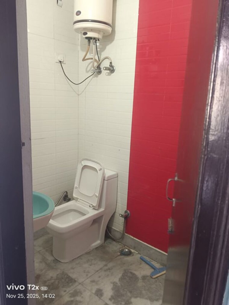 Bathroom, kalkaji 2 Bedroom 800 Sq.Ft. Builder Floor In Kalkaji Delhi 9779985