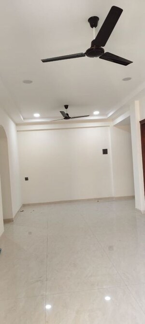 Room in 3 BHK Apartment at Shreeji Atlantis, Malad West – for Rent