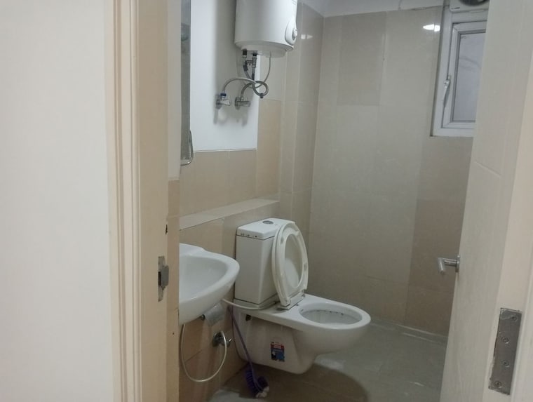 Bathroom, vipul-belmonte 3.5 Bedroom 2450 Sq.Ft. Apartment In Sector 53 Gurgaon 9780110