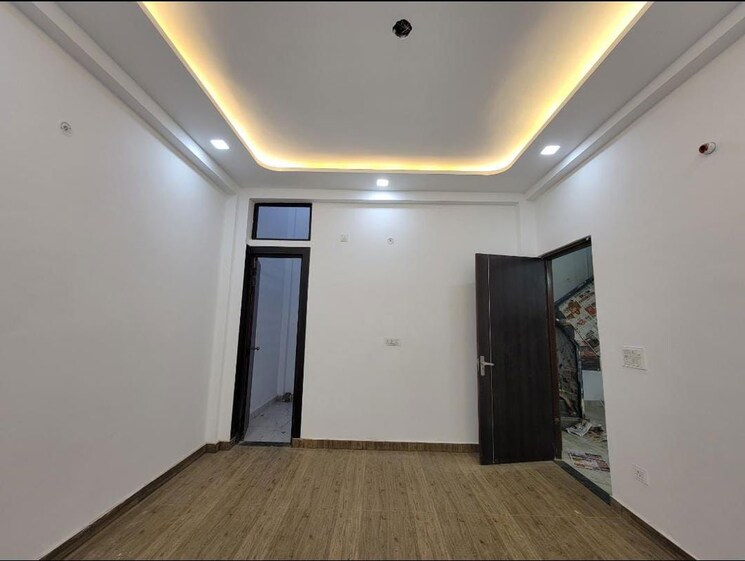 Room, sector 16 greater noida 3.5 Bedroom 100 Sq.Yd. Villa In Sector 16 Greater Noida Greater Noida 9775409