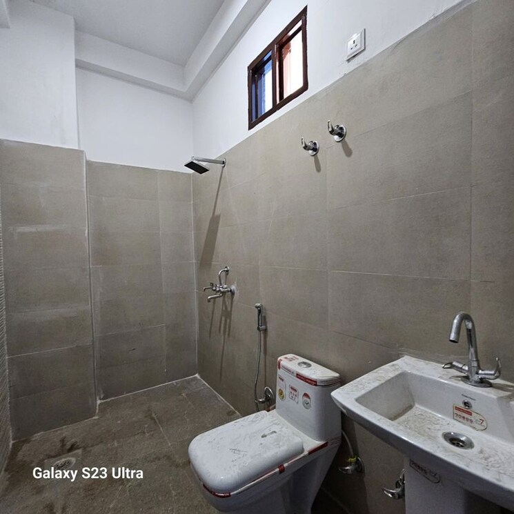 Bathroom, sector 16 greater noida 3.5 Bedroom 100 Sq.Yd. Villa In Sector 16 Greater Noida Greater Noida 9775409