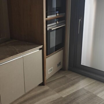 Room in 3 BHK Apartment at Lodha World Crest, Empire Mill – for Rent