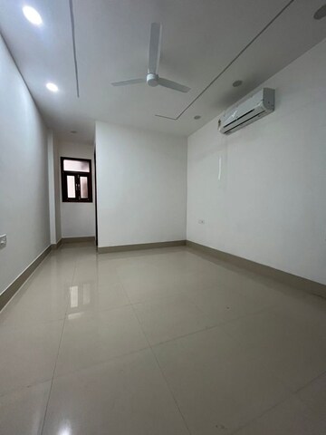 Room in 3 BHK Builder Floor at Saket – for Rent
