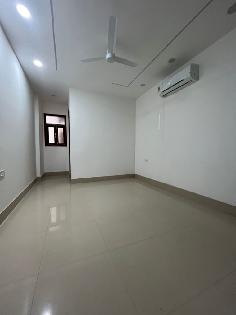 Room, saket 3 Bedroom 1200 Sq.Ft. Builder Floor In Saket Delhi 9780215