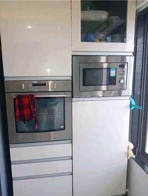 Furnished Amenities in 5 BHK Apartment at Prarthna Heights, Parel – for Rent