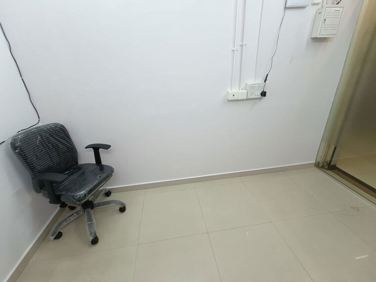 Team Area, malad west Commercial Office Space 250 Sq.Ft. In Malad West Mumbai 9780212